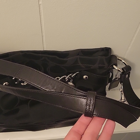 Coach Signature Bag - Picture 4 of 7